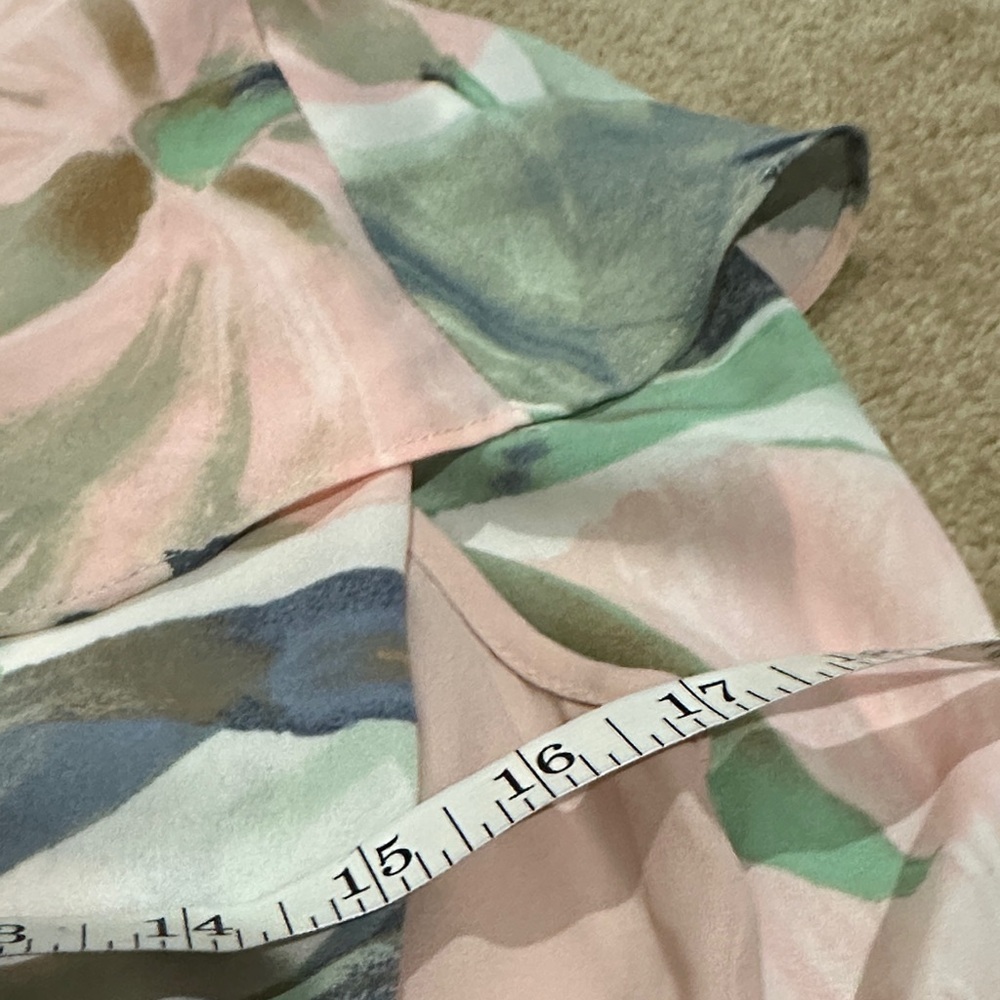 White House Black Market Pastel Floral Blouse​​ - Picture 6 of 7